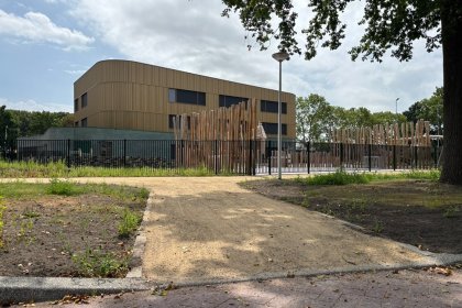 Wassergebundene wegedecke KoMex gelb Wanderweg der Sint-Bernardus-Schule in Zoeterwoude